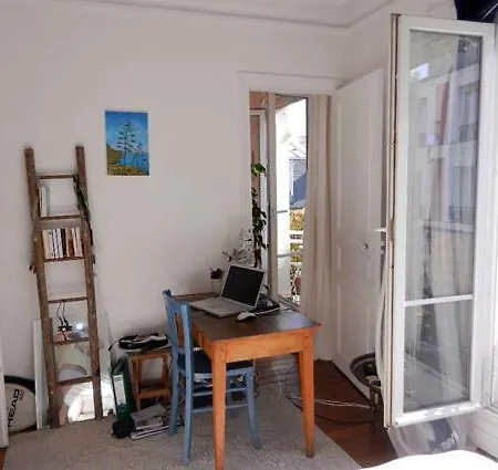 Beau 2 Pieces Avec Balcon Parc Des Buttes Chaumont Apartment Paris